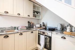 The Artists Loft - a superb cottage sensitively converted from a Grade II Listed 17th Century building - 1