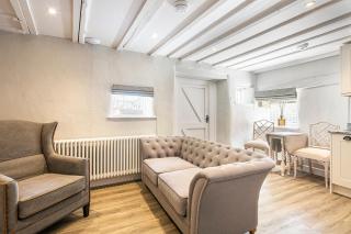 The Artists Loft - a superb cottage sensitively converted from a Grade II Listed 17th Century building - 6