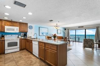 1b 1b Direct Beachfront - Balcony - Beach Place #409 - 9
