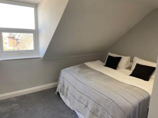 Large Boutique Self Catering Southsea Holiday Flat - Portsmouth - 3