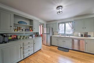 Cozy Colonial Home with Bay Access and Water View - Bucksport - 2
