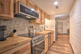 Walk Downtown! Gatlinburg Condo with Patio and Pool - Gatlinburg - 8