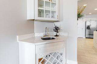 Ocean's Edge 302 - 5