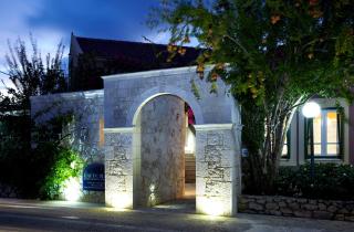 Dafnoudi Hotel Apartments - 1