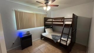 Charming Two-Bedroom Home Quiet and Cozy . - 9