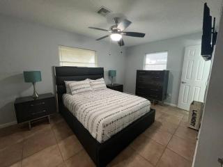 Charming Two-Bedroom Home Quiet and Cozy . - 8