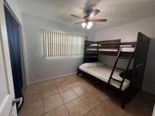 Charming Two-Bedroom Home Quiet and Cozy . - 3