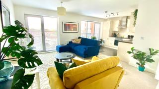 Chester City Centre Waterfront Apartment - 8