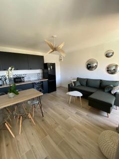 Ajaccio magnifique T2 40m2 centre ville vue mer au bord de la plage neuf 5 personnes Clim wifi balcon parking privé fermé - Ajaccio - 4