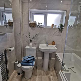 Modern Stylish 3beds house near Tube with free Parking - 5