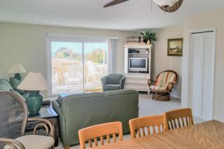 Big Beach Retreat & Ocean West Escape - 8