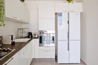 Gindi TLV, 3BR over Fashion Mall - 6