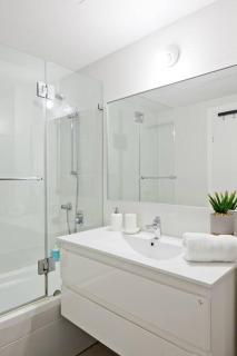 Gindi TLV, 3BR over Fashion Mall - 4