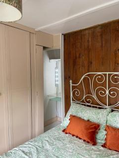 Cosy 2 bedroom Victorian cottage, Newport, Isle of Wight - 2