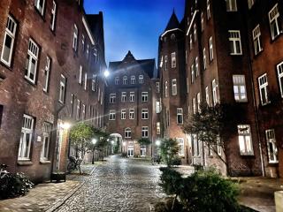 Historischer Burghof - ruhig & zentral - 3 Zimmer mit Balkon - 6