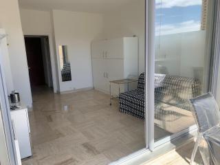 Studio with Private Parking - 9