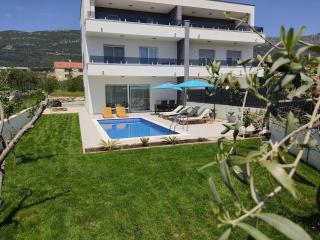 NEW VILLA DAVID, WI-FI, IPTV, 5 bedrooms, 4 bathrooms - Kaštela - 8