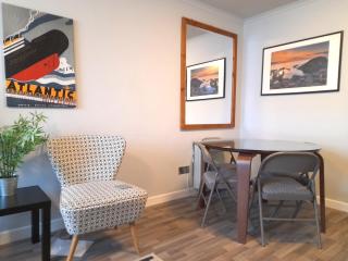 Excellent Location - City Centre - Parking - 4 Beds -2 Bedrooms - Belfast - 1
