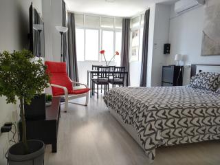 Amplio estudio,vista mar y montaña, a pasos del centro - Torremolinos - 9
