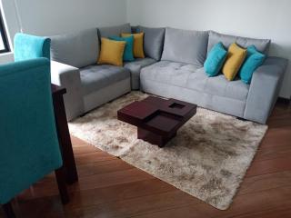 Rep Salvador, Quito 2-bedroom condo with parking and Netflix - 2