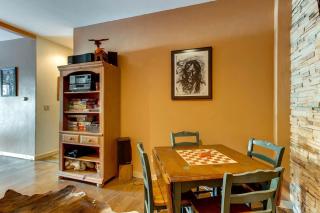 Beautiful Custom Log Cabin with Mountain Views, Pool Table & Hot Tub - The Claim - 2