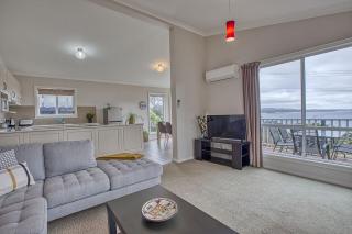 Front Row Beachfront - Binalong Bay - 9