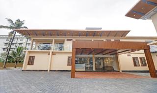 Treebo Grand Vistara Airport Suites - 8