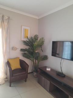 Tumi's Home away- 3 Bedroom - Witbank - 5