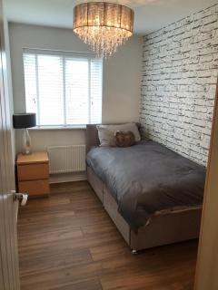 Double room with en-suite. Central for North West - 4