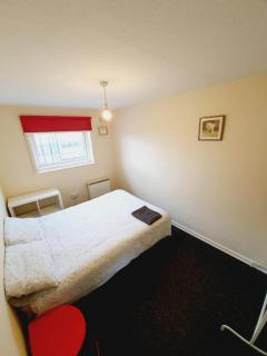 Rayleigh Town Centre 3 Bedroom Apartment - 3
