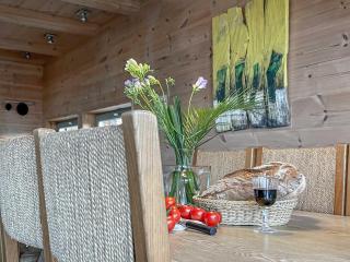 traumHaff Küstenchalets - einzigartige Chalets an der Ostsee. Ganz aus Lärchenholz mit Kamin und Sauna - Vogelsang - 8