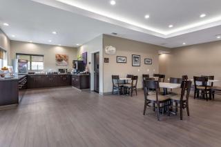 Redwood inn & Suites Crosby - 8