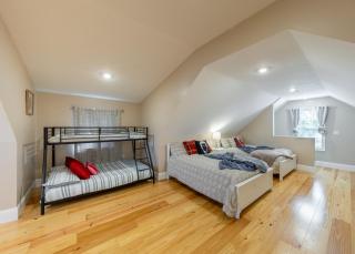Peaceful 5BR & 4BA Quincy House w Patio, near Red Line & Pet Friendly 284 - 8