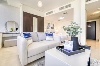 Best Value Modern 1BR with Pool & Stunning Views by Deluxe Holiday Homes - 0