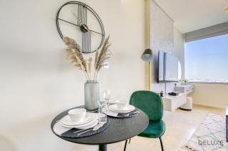Great Deal Cozy 1BR with Pool & City Views by Deluxe Holiday Homes - Dubai - 8