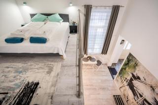 Artistic Home Apartment - 8