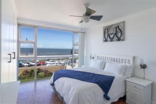 14 Warnerdoone Beachfront Apartment - 4