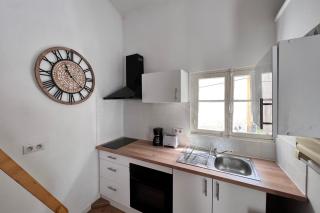Studio with mezzanine in the heart of old Antibes wifi air conditioning - 3