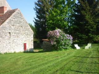 Maison de ferme rénovée en pierre avec jardin, cheminée, WIFI, équipements bébé, animaux acceptés - FR-1-489-19 - Ébreuil - 9
