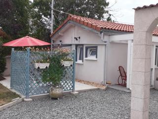 Studio avec piscine à la campagne, proche de Vichy - Jardin, Terrasse, WiFi, Draps inclus - FR-1-489-230 - Vendat - 8