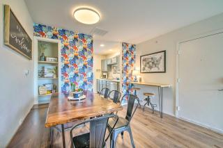 Cozy Branson Retreat with Balcony, 2 Mi to 76 Strip - Branson - 4