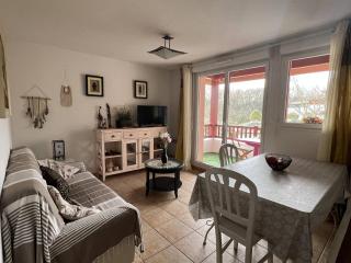 Cambo-les-Bains : T2 avec terrasse sud, piscine collective - FR-1-495-59 - 0