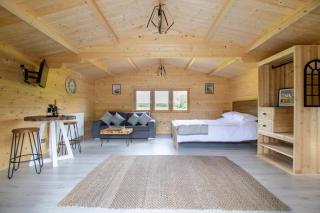 Choller Lake Lodges - Primrose Cabin With Private Hot Tub - Arundel - 4