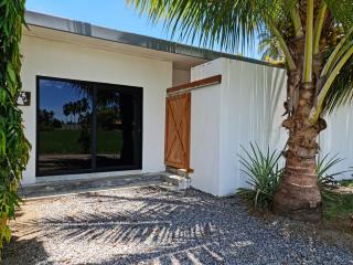 Show Pony Beach Resort and Suites - Las Lajas - 1