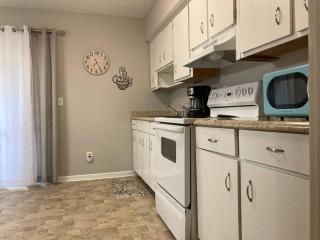 3 bed 1.5 bath Central location, 11 min to base - Columbus - 5