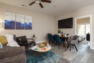 Lovely 4BR Haven King Beds Steps 2 Beach Parking Apartment I - 2