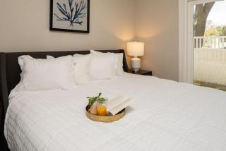 Lovely 4BR Haven King Beds Steps 2 Beach Parking Apartment I - Myrtle Beach - 1