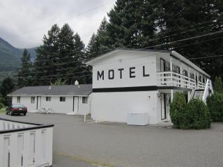 The Mighty Fraser Motel - 1