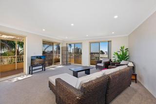 Taylor Apartment - The Entrance - 3