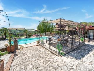 Villa in Monterotondo with Pool & Tiber Views - 4
